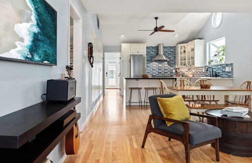 Zaferia Casa | Family Home w/Dedicated Workspace and EV Charger