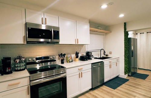 Homestead Casa | Family home w/hot tub Close to the keys, Everglades and Miami Metro Zoo