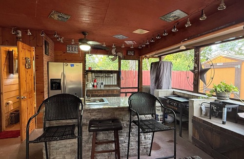 Weslaco Casa | Family home w/Outdoor Dining