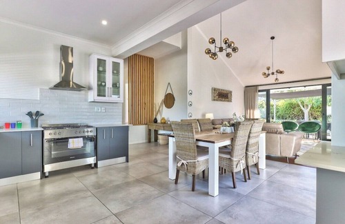 Milnerton Casa | Family Home WiFi Pool Secure Parking