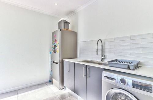 Milnerton Casa | Family Home WiFi Pool Secure Parking
