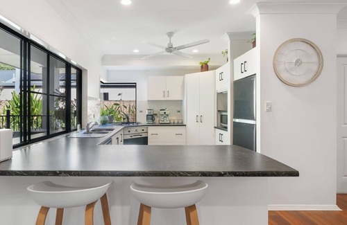 Clifton Beach Casa | Family home with pool 2 mins to beach & playground