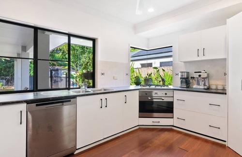 Clifton Beach Casa | Family home with pool 2 mins to beach & playground