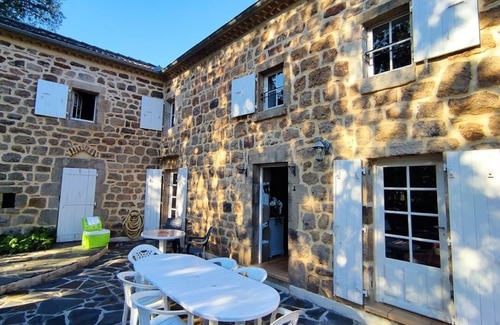 Les Salelles Casa | Family home with character