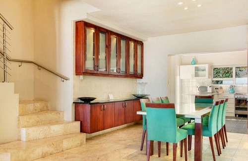 Bantry Bay Villa | Family Home in Camps Bay w/Garden & Pool (Bakoven Blue)