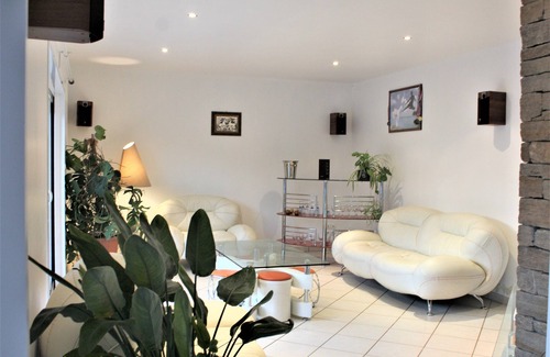 Saint-Valerien Casa | Family home with heated pool