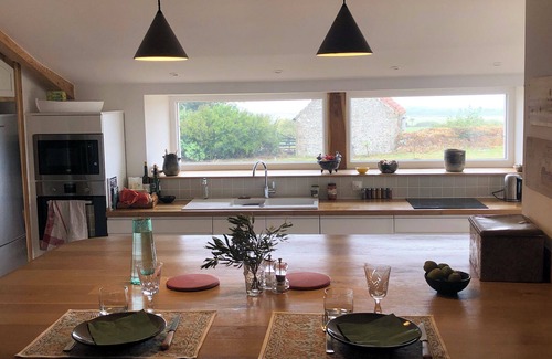 Saint-Germain-des-Vaux Otro | Family home with land & sea views typical of the Cotentin peninsula