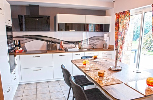 Pluvigner Casa | FAMILY HOME WITH POOL