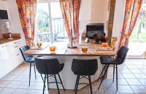 Pluvigner Casa | FAMILY HOME WITH POOL