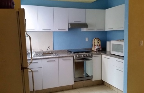 Acapulco Casa | Casa Familiar en Acapulco; 6 Recamara/baño, terraza/azador, 2coches y alberca