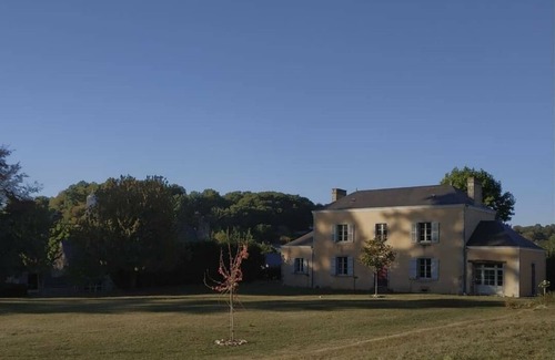 Chailland Casa | Family house 10 pers / Swimming pool/ Services +/ All inclusive.
