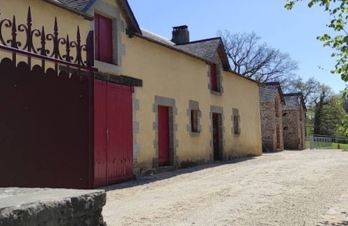 Chailland Casa | Family house 10 pers / Swimming pool/ Services +/ All inclusive.