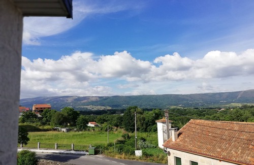 Maceda Condominio | Casa familiar , y jacuzi Parking , vistas espectaculares ala sierra