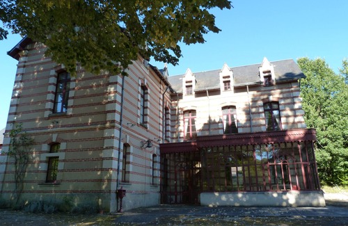 Noyant-de-Touraine Villa | Vista de la villa en el castillo privado de calma y serenidad