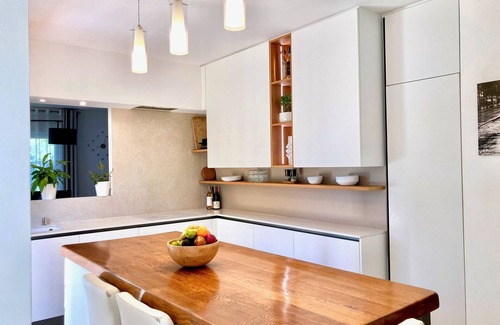 Roquefort-les-Pins Casa | Family house. Fresh eggs & vegetables. Barbecue. Ping pong & games