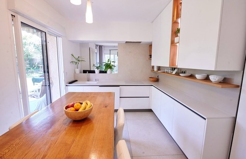 Roquefort-les-Pins Casa | Family house. Fresh eggs & vegetables. Barbecue. Ping pong & games