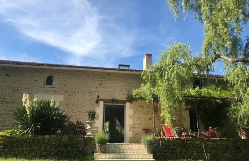 Saulge Casa | Casa familiar, piscina climatizada y cancha de tenis privada, campo, capacidad para 18