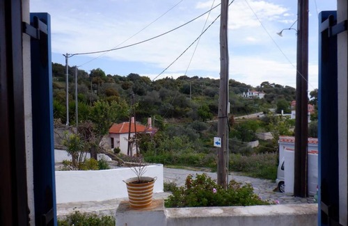 Votsi Casa | Family House in Old Alonissos