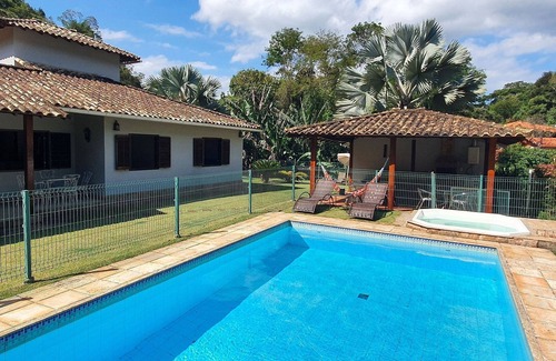Itaipava Casa | Family House in Itaipava, Rio de Janeiro, 3 bedrooms, swimming pool, heated hydro, fireplace, gourmet area