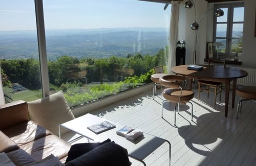 Cherier Cabaña | Casa para parejas y familia en 7ha de domaine privé. Montagne et vignobles.