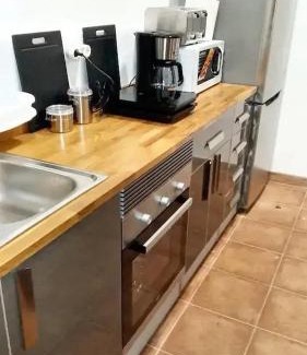 Castro Urdiales Casa | Family House near Otañes with Mountain View
