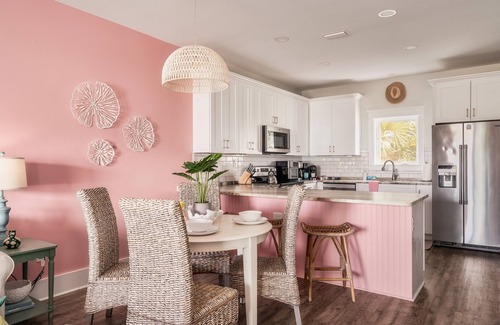 Gulf Shores Casa | Stylish Family Bungalow! Pool! Few Steps to Beach!