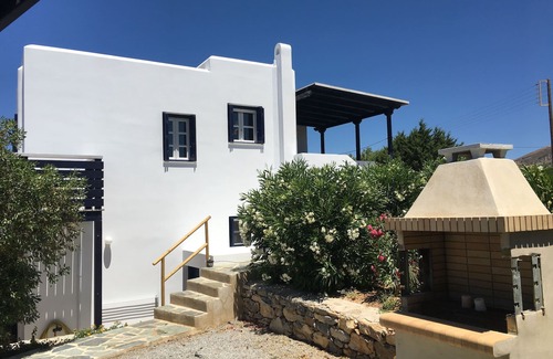 Naxos Casa | Votsalo casa familiar con 2 b / r, jardín privado, junto a la playa