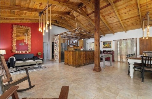 La Vega Province Cabina | Family house with beautiful patio and BBQ. Near rivers and waterfalls. Security