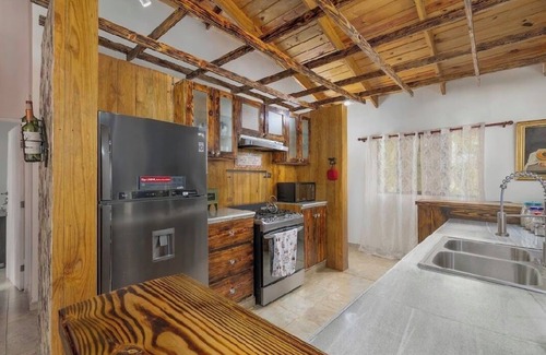 La Vega Province Cabina | Family house with beautiful patio and BBQ. Near rivers and waterfalls. Security