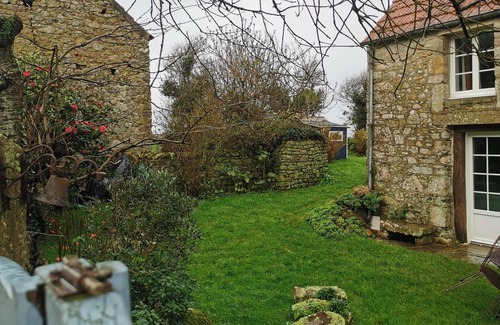 Saint-Germain-des-Vaux Casa | Family house with sea view sleeps 7 (possible 6 more in adjoining house)
