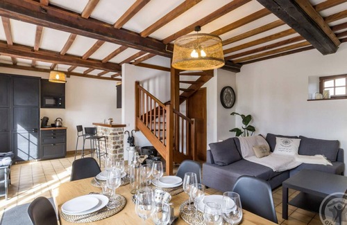 Montpinchon Cabaña | Casa familiar con estufa de leña, terraza y bicicletas en Montpinchon