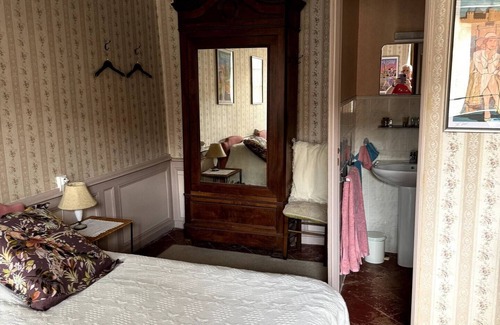 Mirepoix Cama Y Desayuno | Family Housing (2 Adults + 1 Child) - Center City