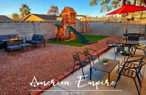 Las Vegas Casa | Family Largue House: Slide, Game Room & Jacuzzi