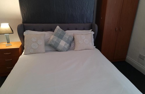 Newcastle-upon-Tyne Casa | Family Long Stay Contractors stags and Hens