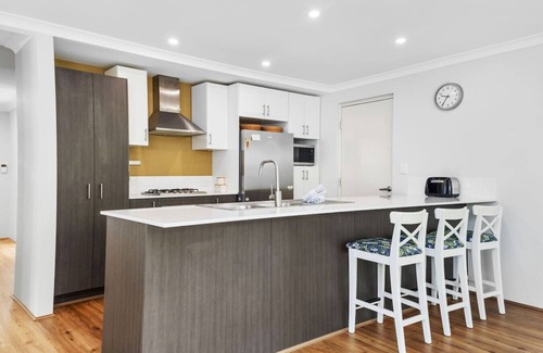 Karrinyup Casa | Family Luxury 5BR Stylish Home