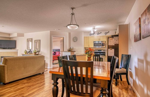 East Kootenay Apartamento | Family Mountain Condo | 5 min walk to beach | Pool