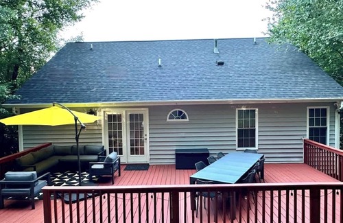 Greensboro Casa | Family Movie and Game Room 2 King 5 Queen and 2 Twin Beds
