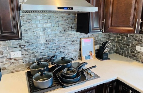 Streamwood Casa | Family Oasis: 3000 Sq Ft-4 Bedroom Home with workout space and full basement