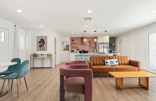 Santa Ana Casa | Family Oasis by Disneyland w/Pool + Fire Pit, Games