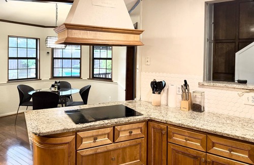 Plano Casa | Family Oasis in Central Plano ; Pool, Patio, 5BR, Fast Wi-Fi