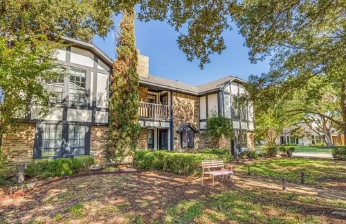 Plano Casa | Family Oasis in Central Plano ; Pool, Patio, 5BR, Fast Wi-Fi