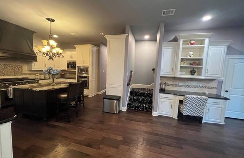 Keller Casa | Family Own/0pp Luxury Home Elevator Theater Keller ISD PETS OK