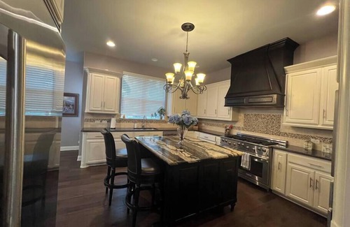 Keller Casa | Family Own/0pp Luxury Home Elevator Theater Keller ISD PETS OK
