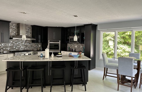 Logan Casa | Family-owned home. Pond. Pool. Campfire. Fishing.10-15 min. from Hocking Hills.