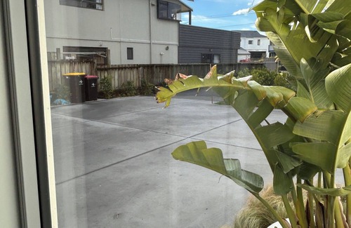 Mount Maunganui Casa | Family Paradise - 2 dwellings, Golf course views and beach across the road.