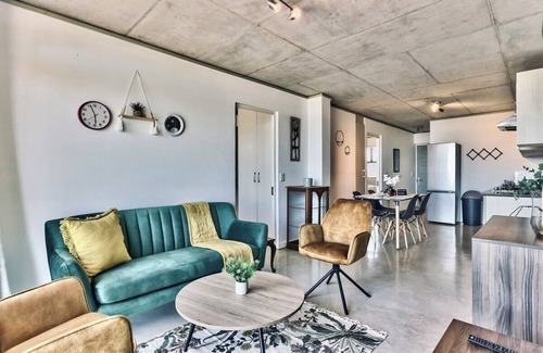 Milnerton Apartamento | Family Paradise in Milnerton! 2BR w/Pool area