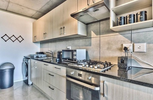 Milnerton Apartamento | Family Paradise in Milnerton! 2BR w/Pool area