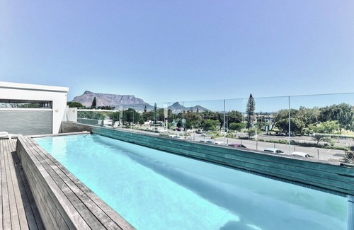 Milnerton Apartamento | Family Paradise in Milnerton! 2BR w/Pool area