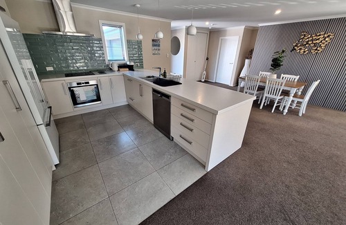 Rolleston Casa | Family Paradise Retreat 3BRHaven with Sauna and Massage Chair