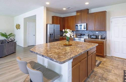 Wetmore Casa | Family-Perfect 5BR House - Fenced Yard & Style
